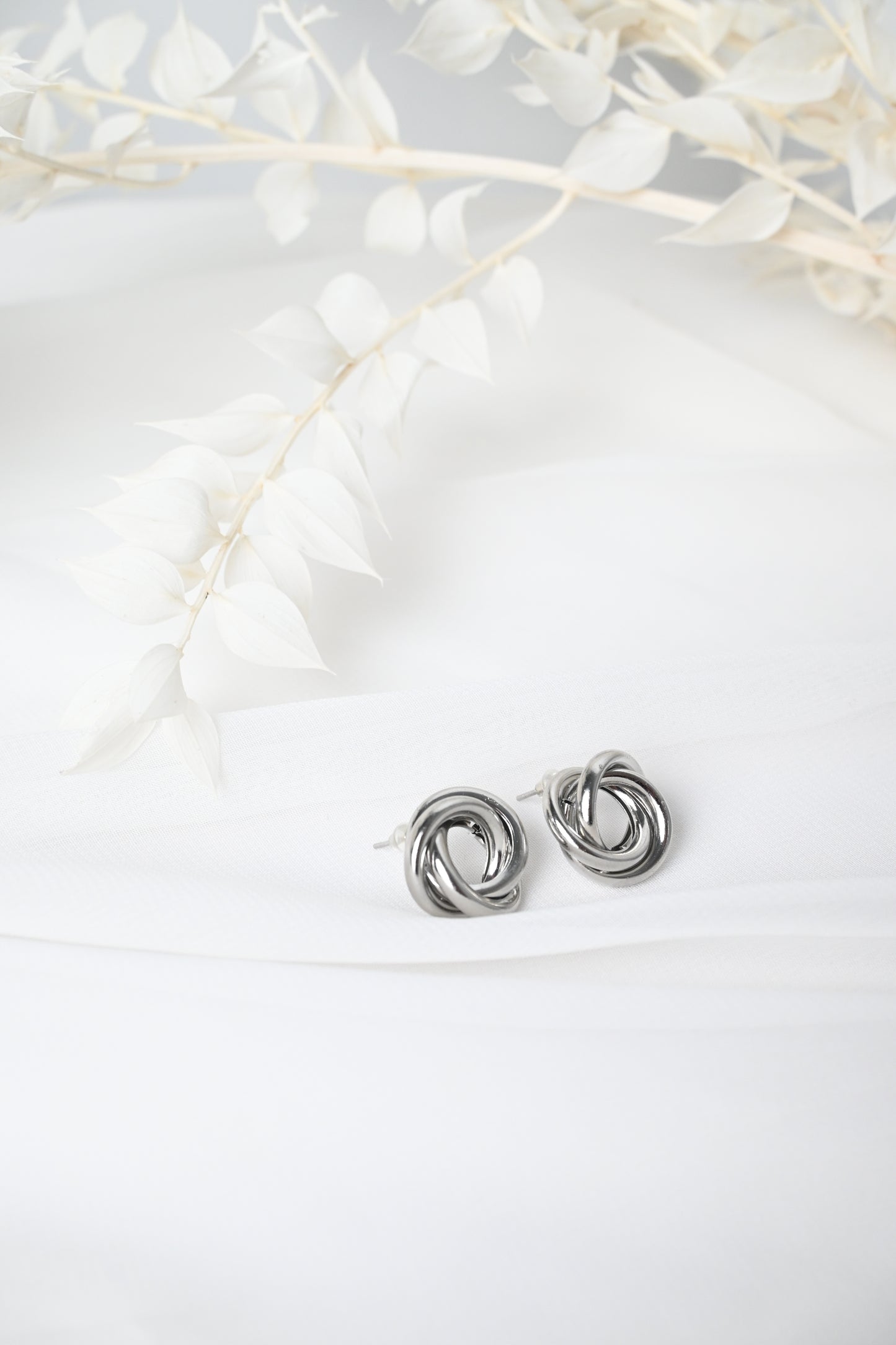 LOVE KNOT EARRINGS