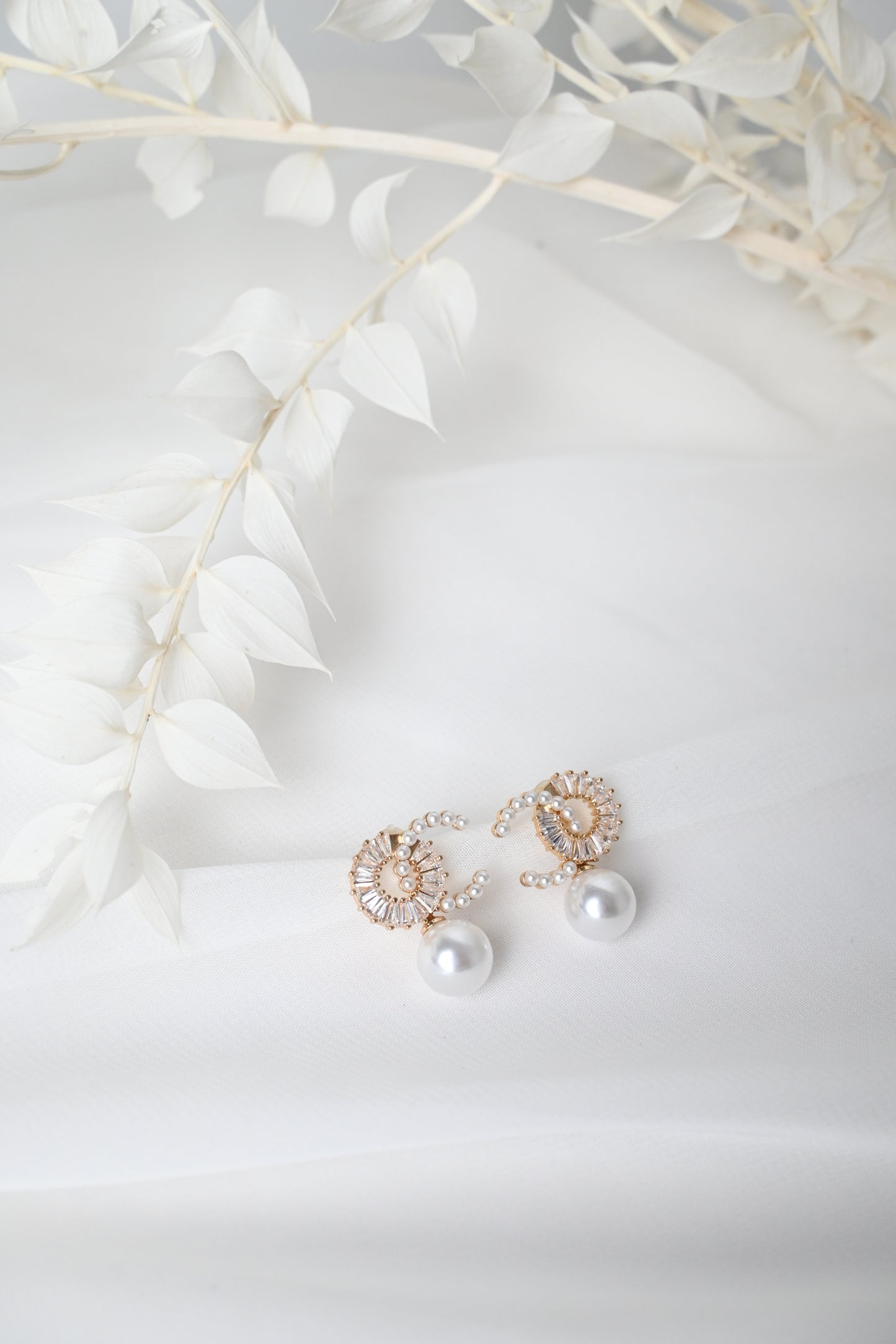 ELEGANT PEARL EARRINGS