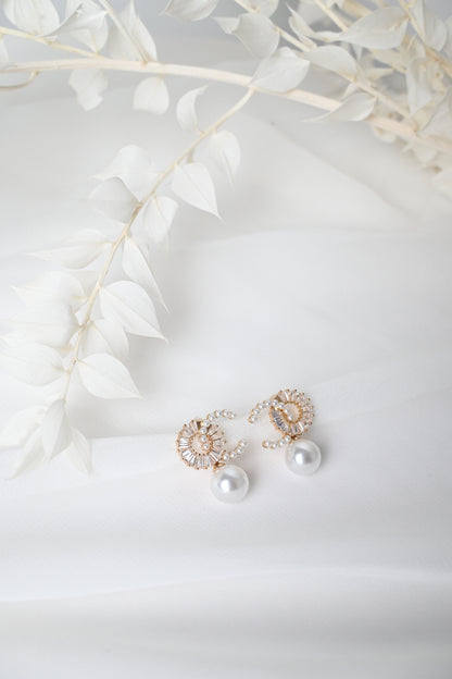 ELEGANT PEARL EARRINGS