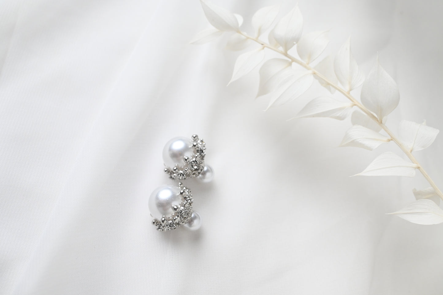 CHARM PEARL EARRINGS