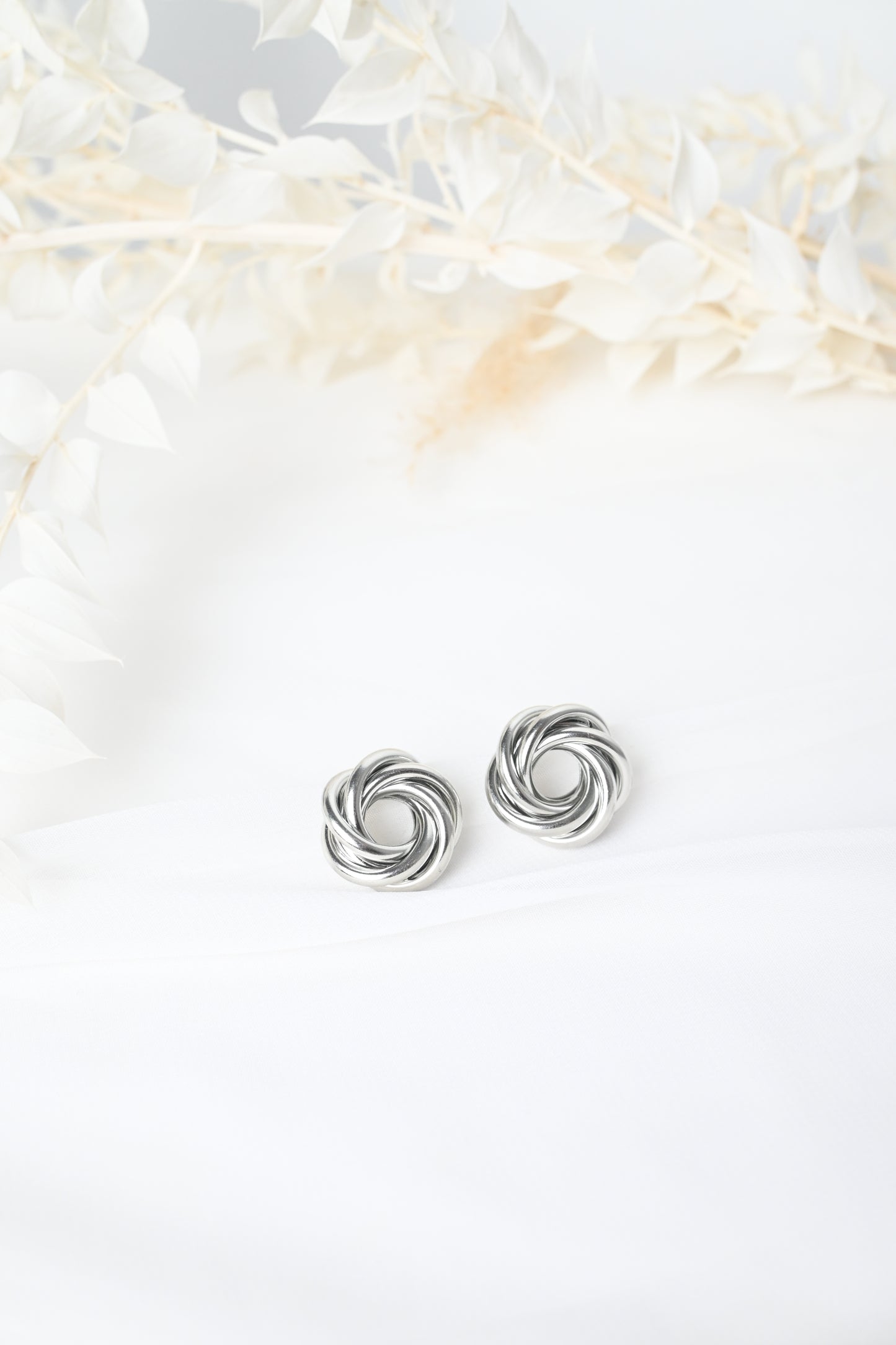 FLOWER KNOT EARRINGS